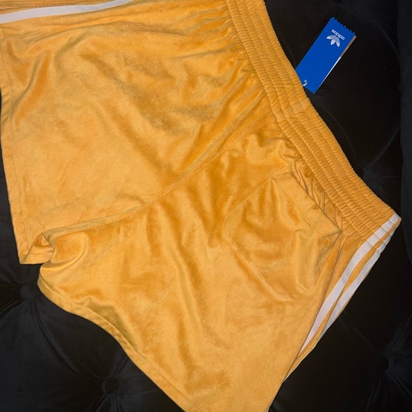 Ladies Adidas Yellow Set - Picture 4 of 6